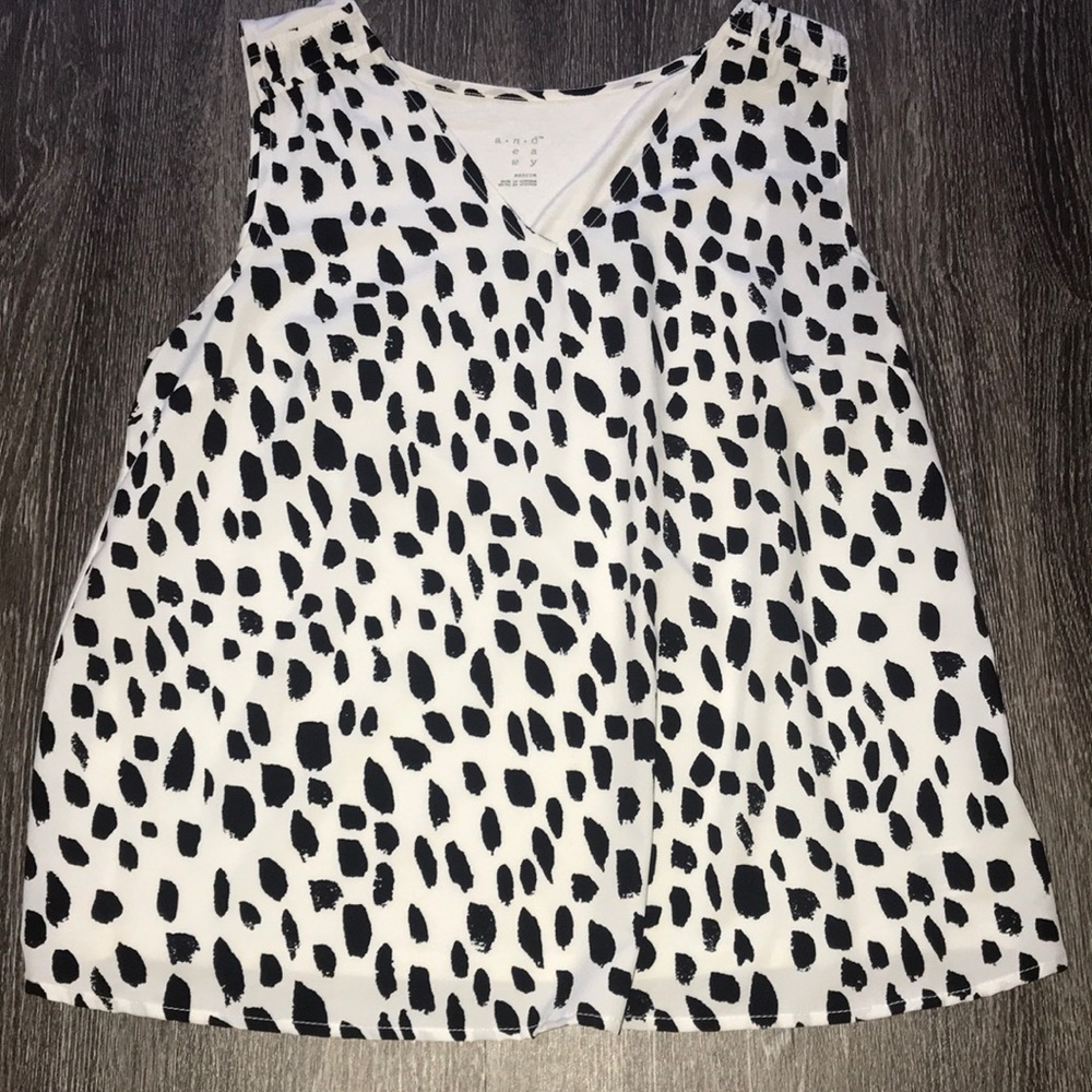 White and black loose blouse
